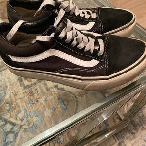 Old Skool Black & White Vans Lace-Up Sneakers/Shoes